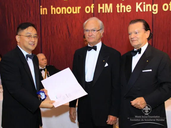Dr Henry CHAN (HK) presented to His Majesty as a new BP Fellow